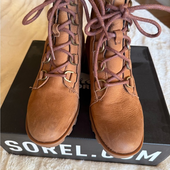Sorel Phoenix lace up bootie size 8.5 NWT - Picture 3 of 8